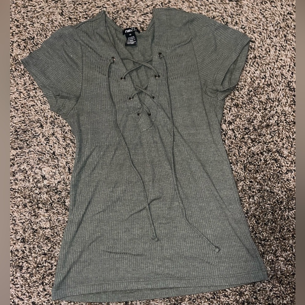 V NECK TIE TOP